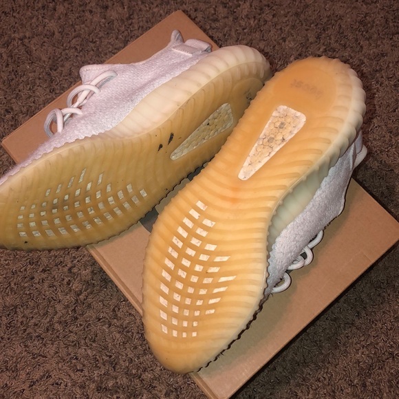 100% Authentic Yeezy Boost 350 V2 White - Picture 4 of 6